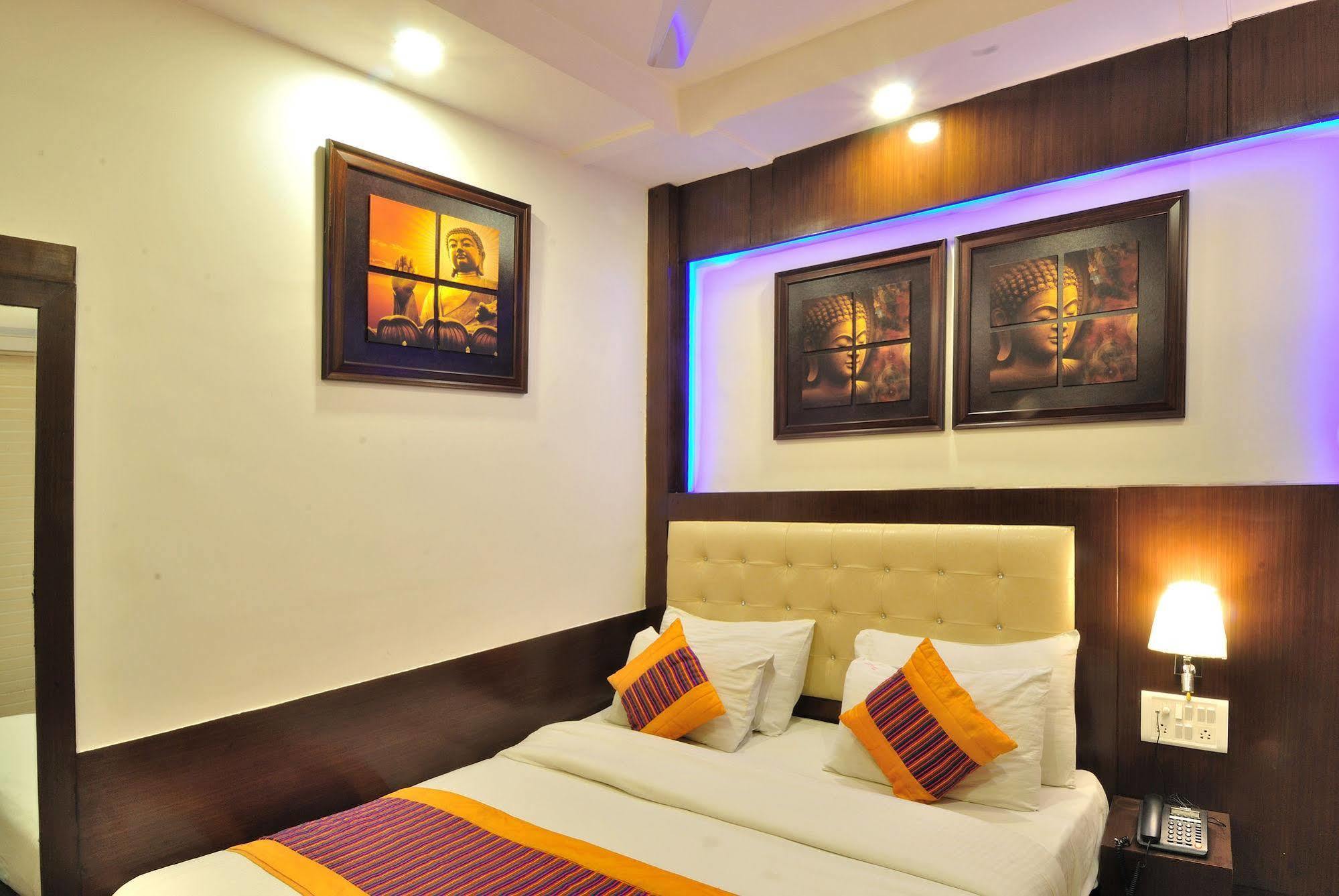 Hotel Nirmal Mahal Nuova Delhi Esterno foto